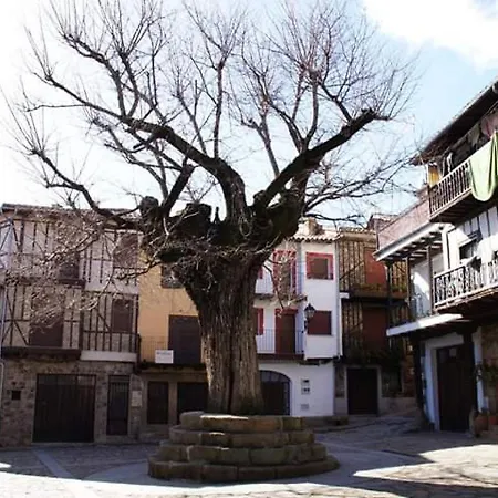 Apartamento Beautiful In With Patio Herguijuela de la Sierra