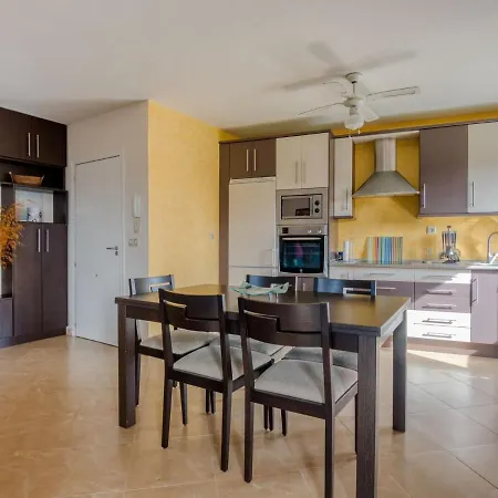 Apartamento Beautiful In With Patio Herguijuela de la Sierra